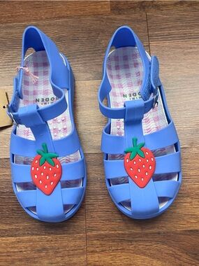Mini Boden logo Jelly Shoes surf blue Red Strawberry Accent